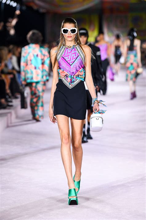 sfilata versace streaming|Versace Spring Summer 2022 Fashion Show .